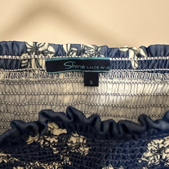 The Shore smocked sheer crop top in floral blue/white pattern! Size SMALL - Picture 2 of 5